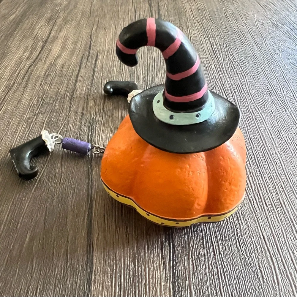 Anthropomorphic Pumpkin Shelf Sitter